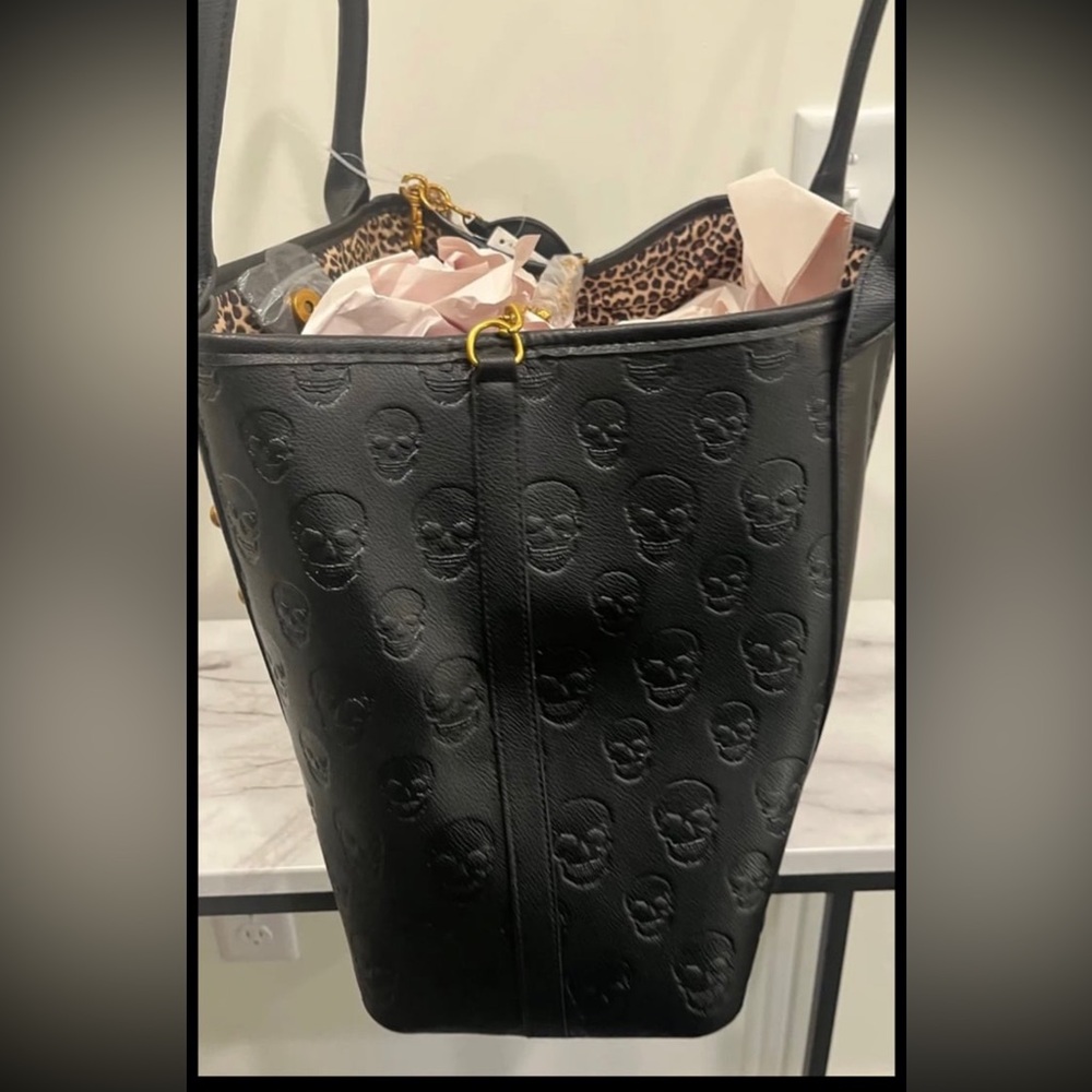 Betsey Johnson Studded Skull Tote bag w/ Charm and wristlet - Picture 4 of 14